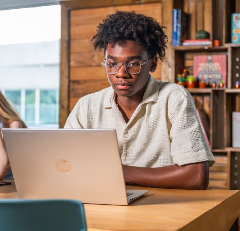 HP LIFE students learning together